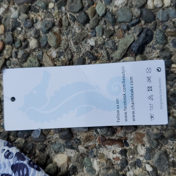 Charm Leaks Sleeveless Top Size Large - Picture 11 of 13